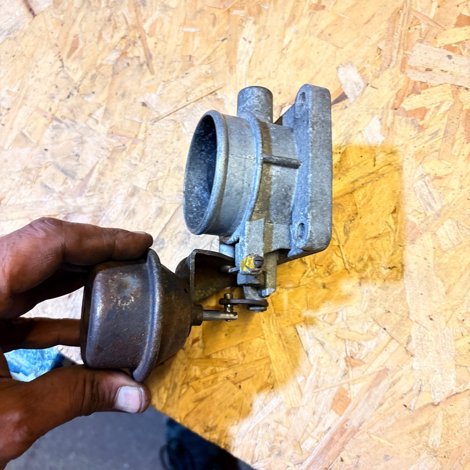 Throttle body NISSAN TERRANO II