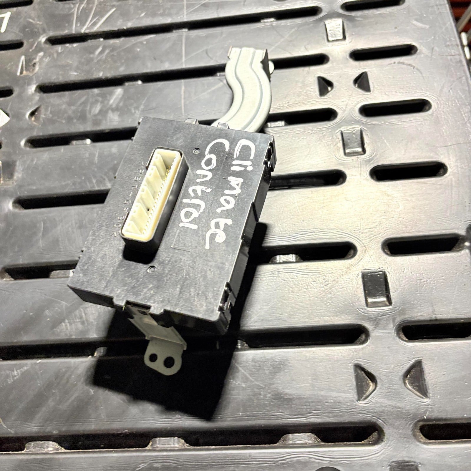 SUZUKI SWIFT 39530-68L01 CLIMATE CONTROL MODULE ECU 2009-2017