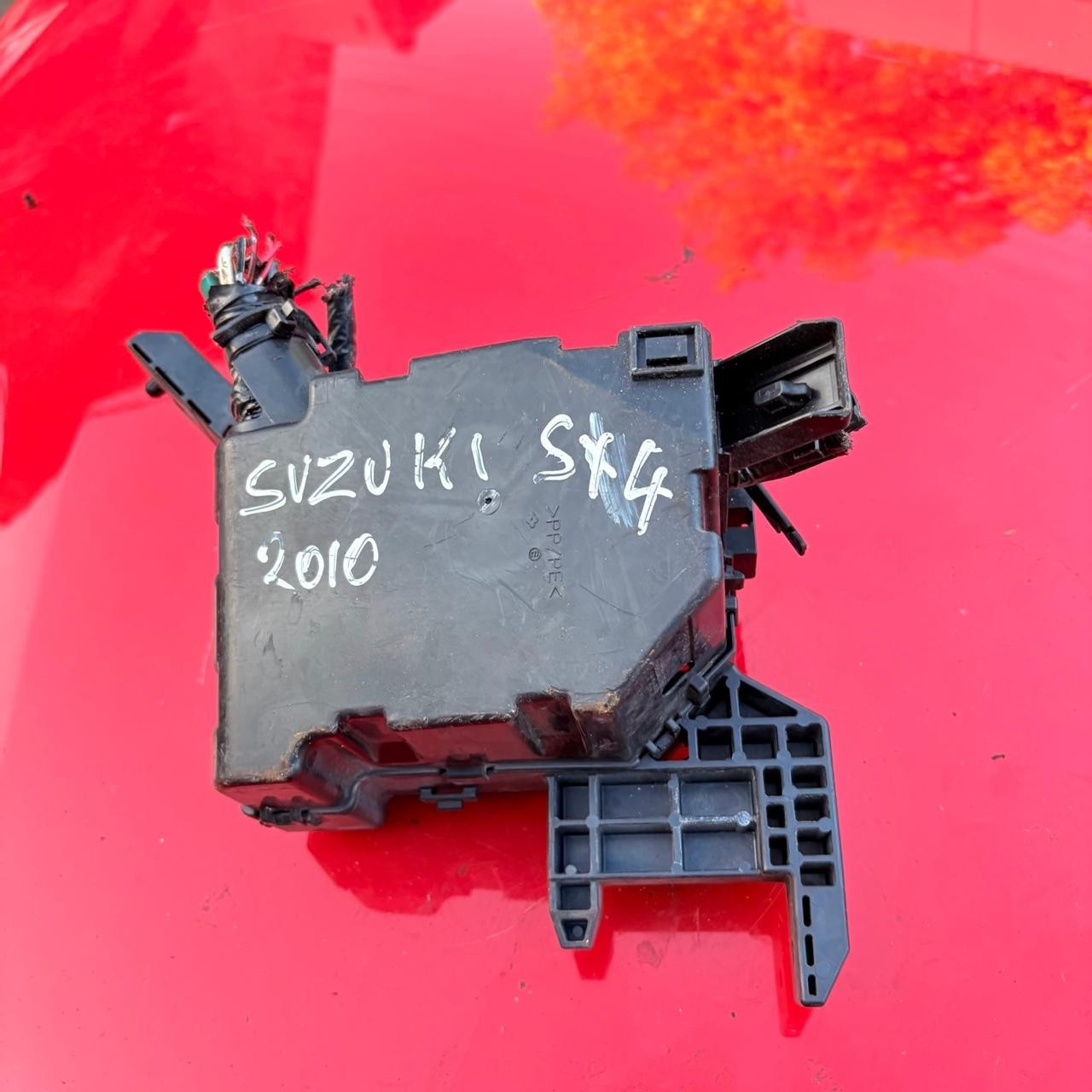 Suzuki SX4 Mk1 2010 Engine Bay Fuse Box Relay Junction Box Under Bonnet