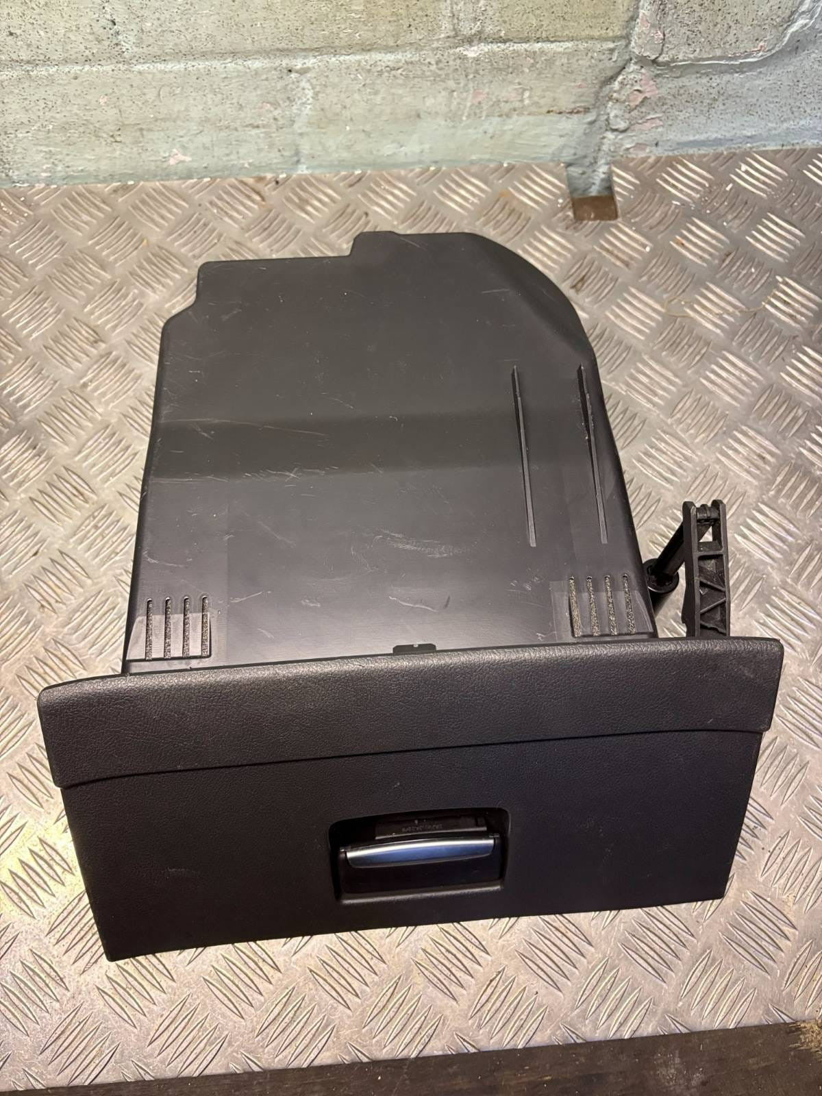 FORD MONDEO MK4 2008 GLOVE BOX (PASSENGER SIDE) 7S71-A06010