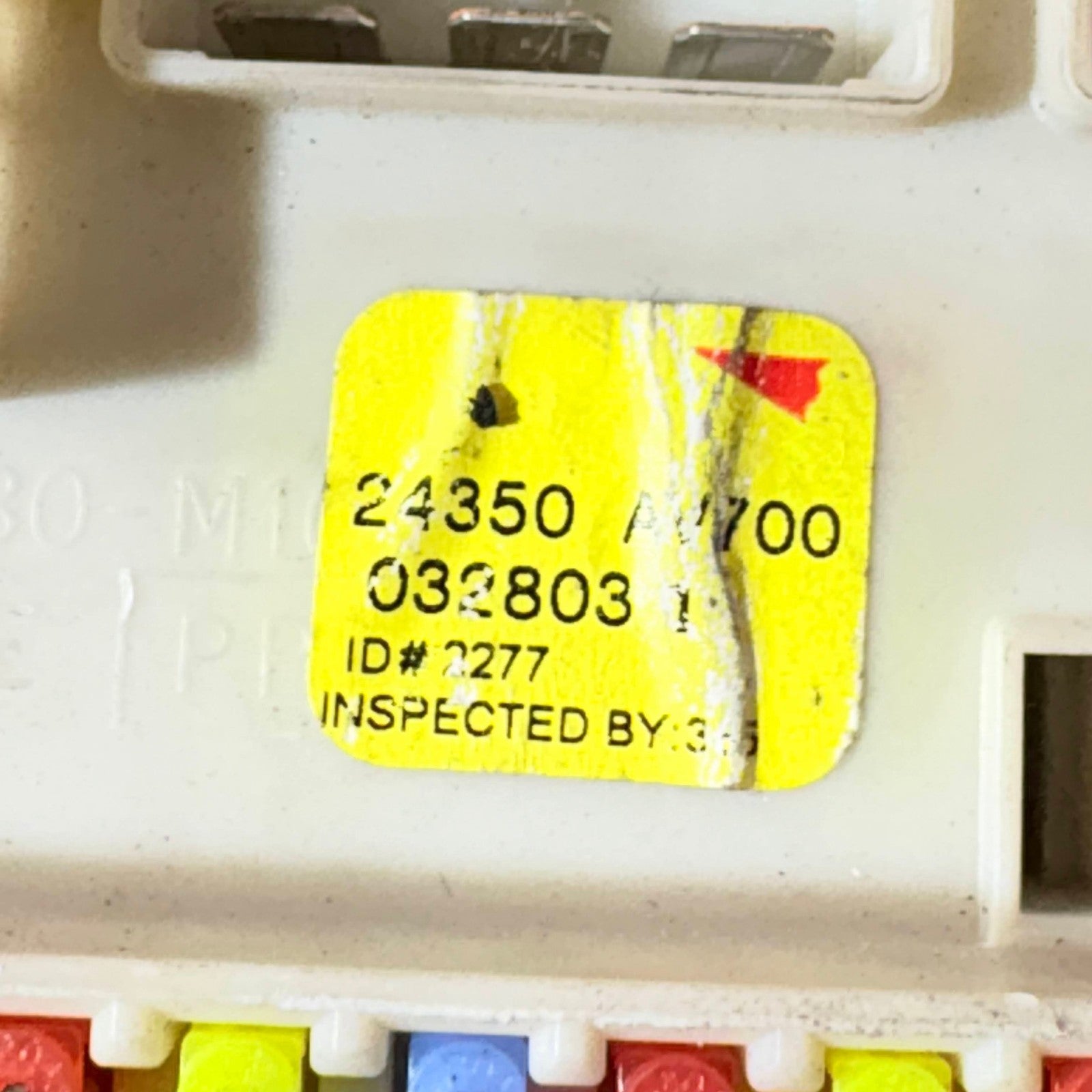 NISSAN PRIMERA FUSE BOX 24350-AV700 2001-2008