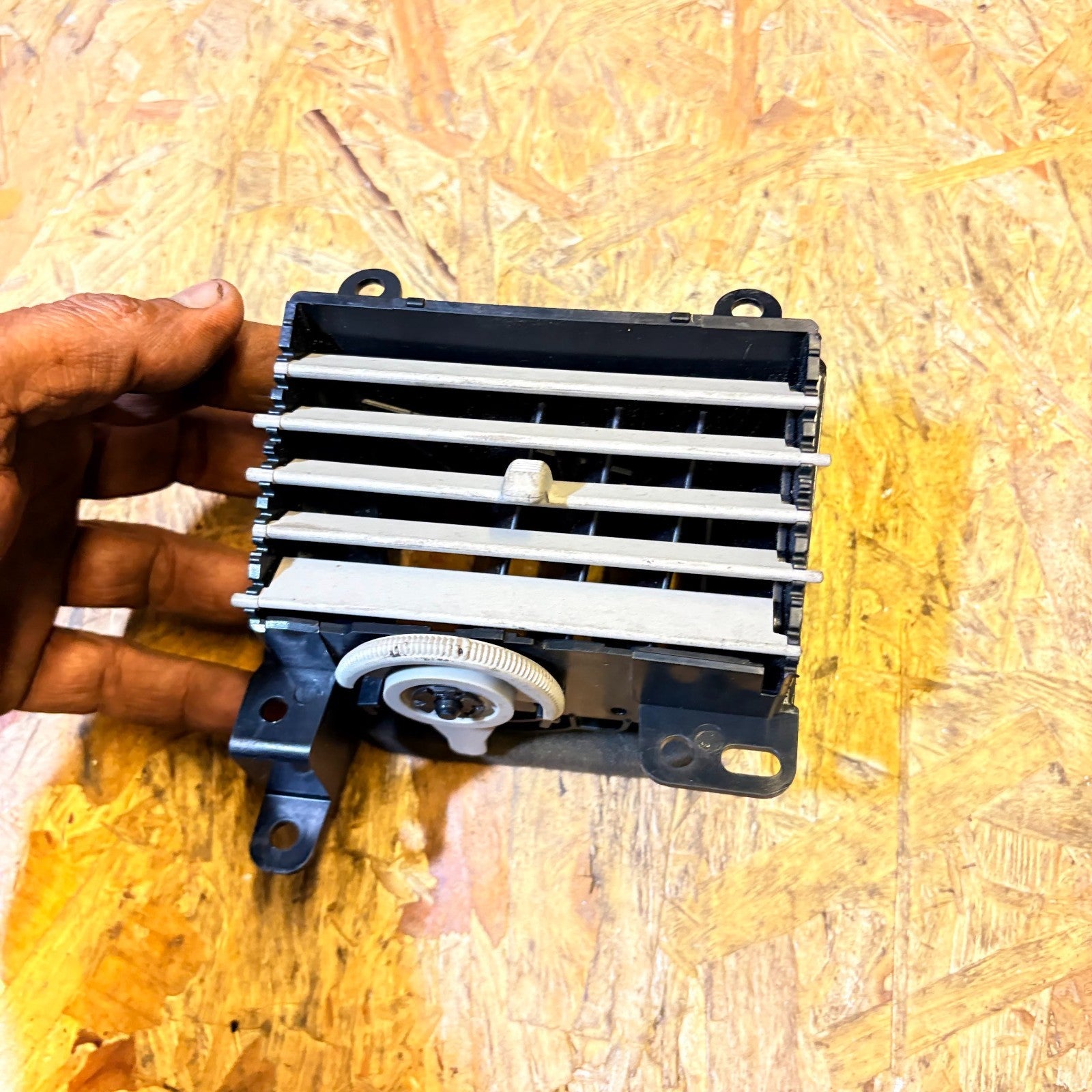 2008 DODGE DASH AIR VENT DRIVER RIGHT SIDE FRONT