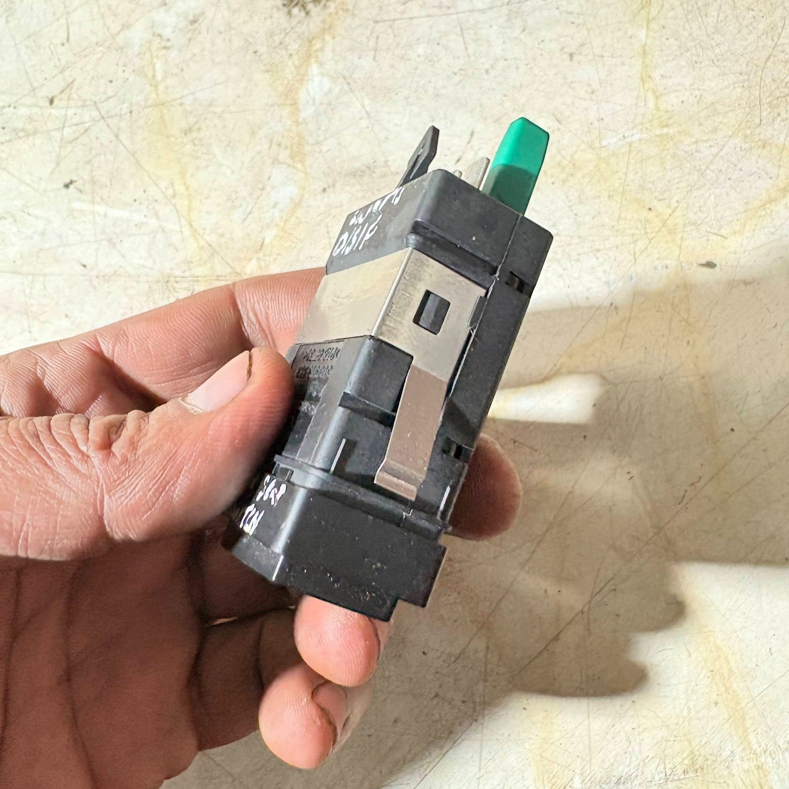 Skoda Superb Mk1 2001-2008 Front Right Seat Heating Switch 3U0963563