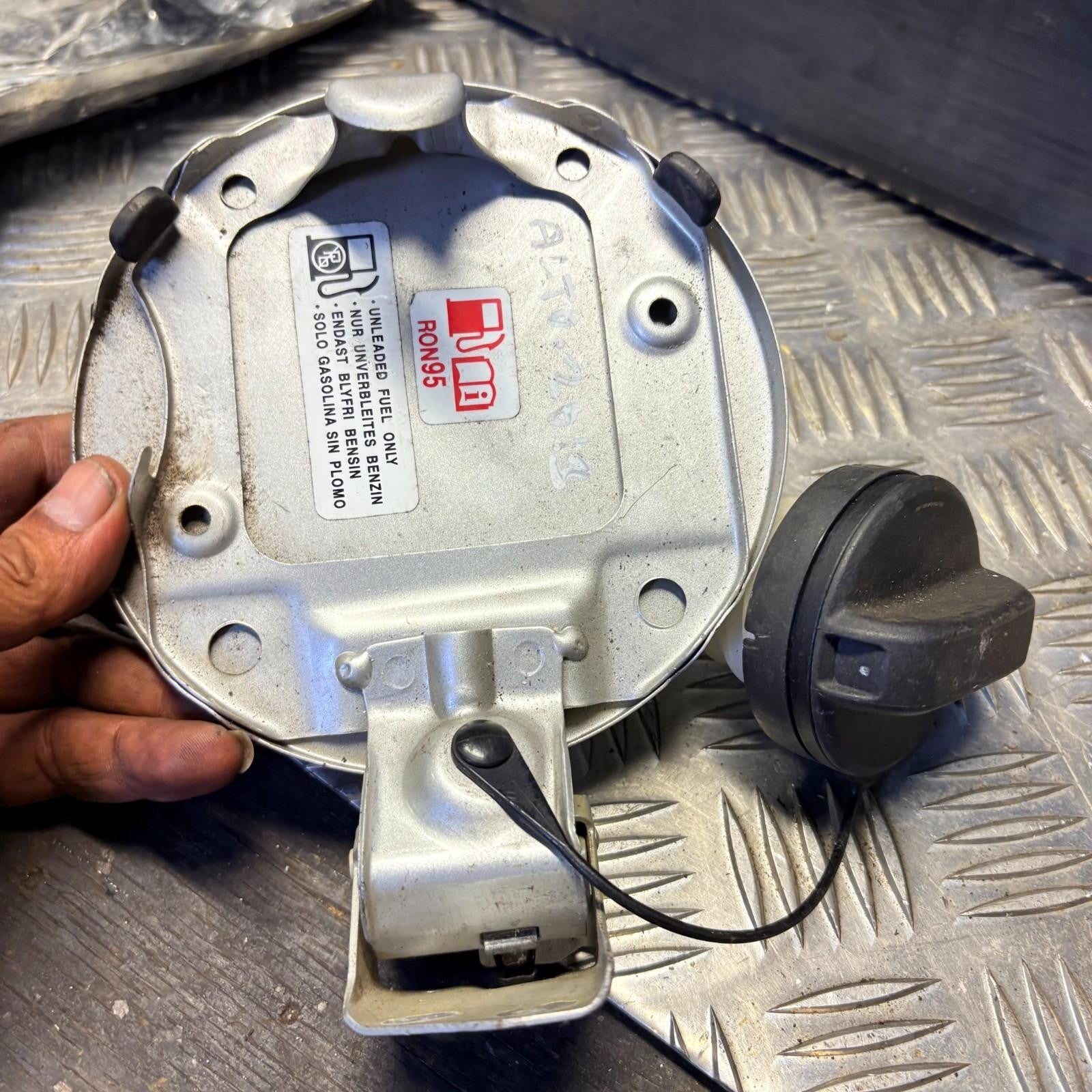 SUZUKI ALTO FUEL FILLER FLAP 2013 5 DOOR