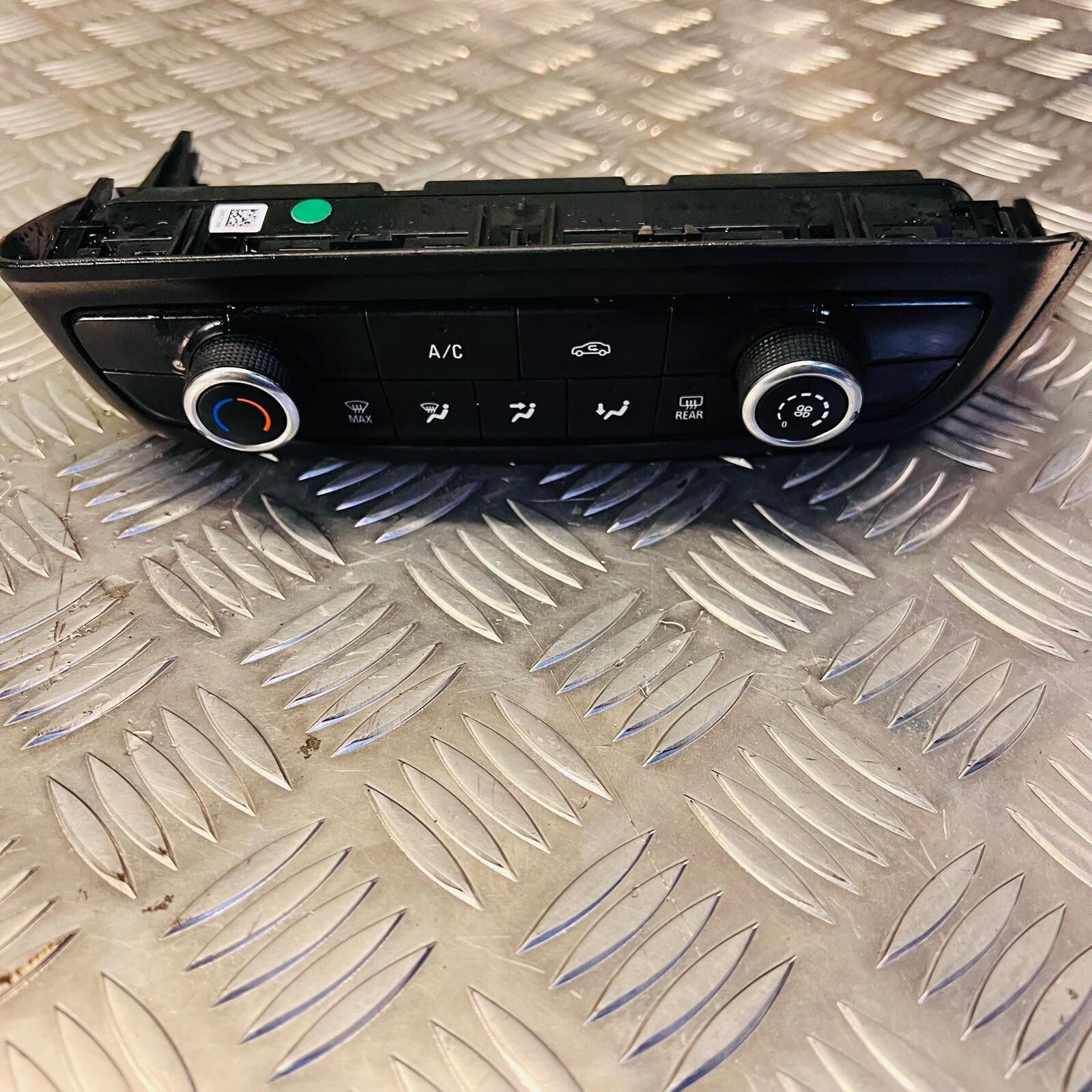 Vauxhall Crossland X Climate Control Unit 98226305 20/11/24 D3E3