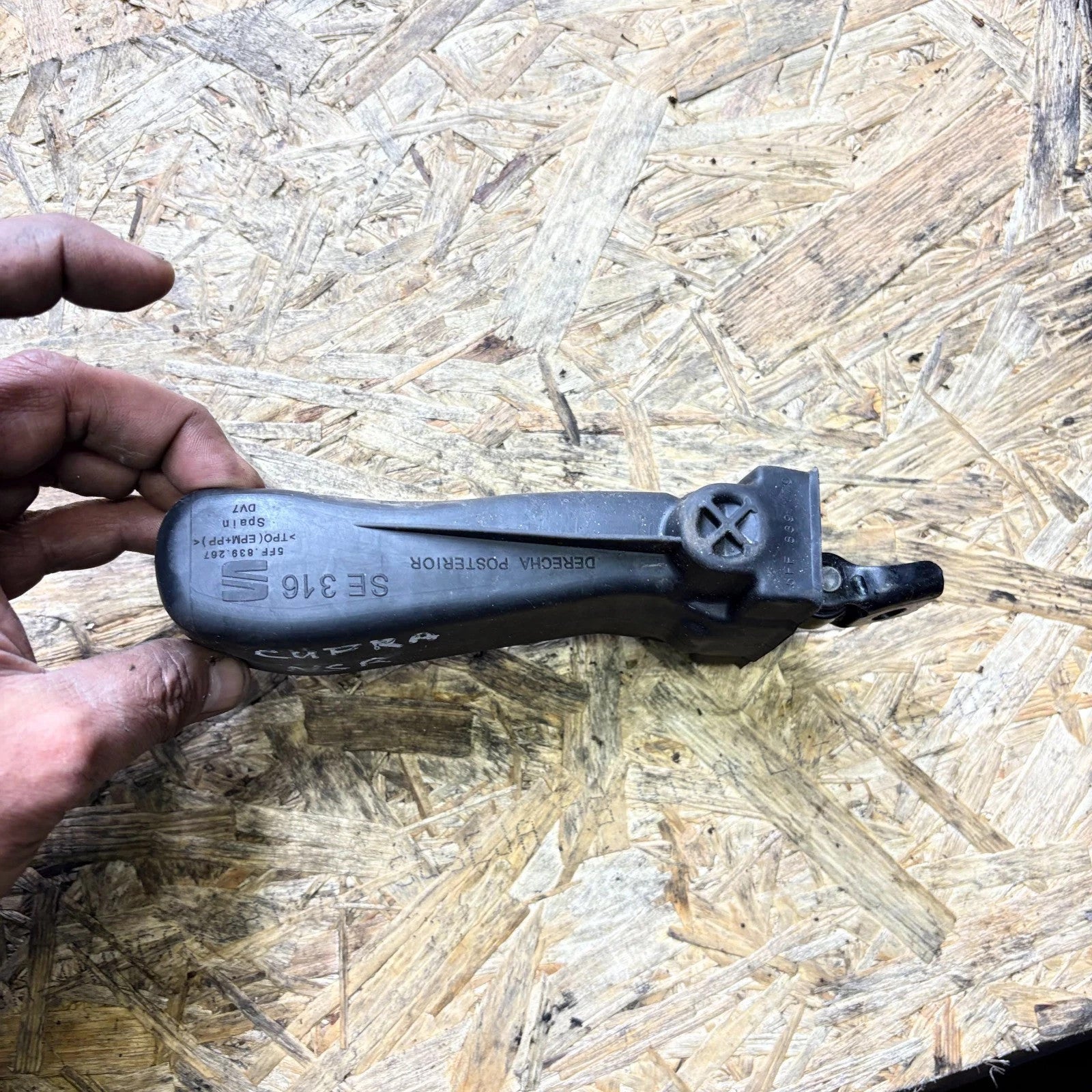 CUPRA FORMENTOR 2020-ON Rear Left Door Check Strap Stopper 5FF839267