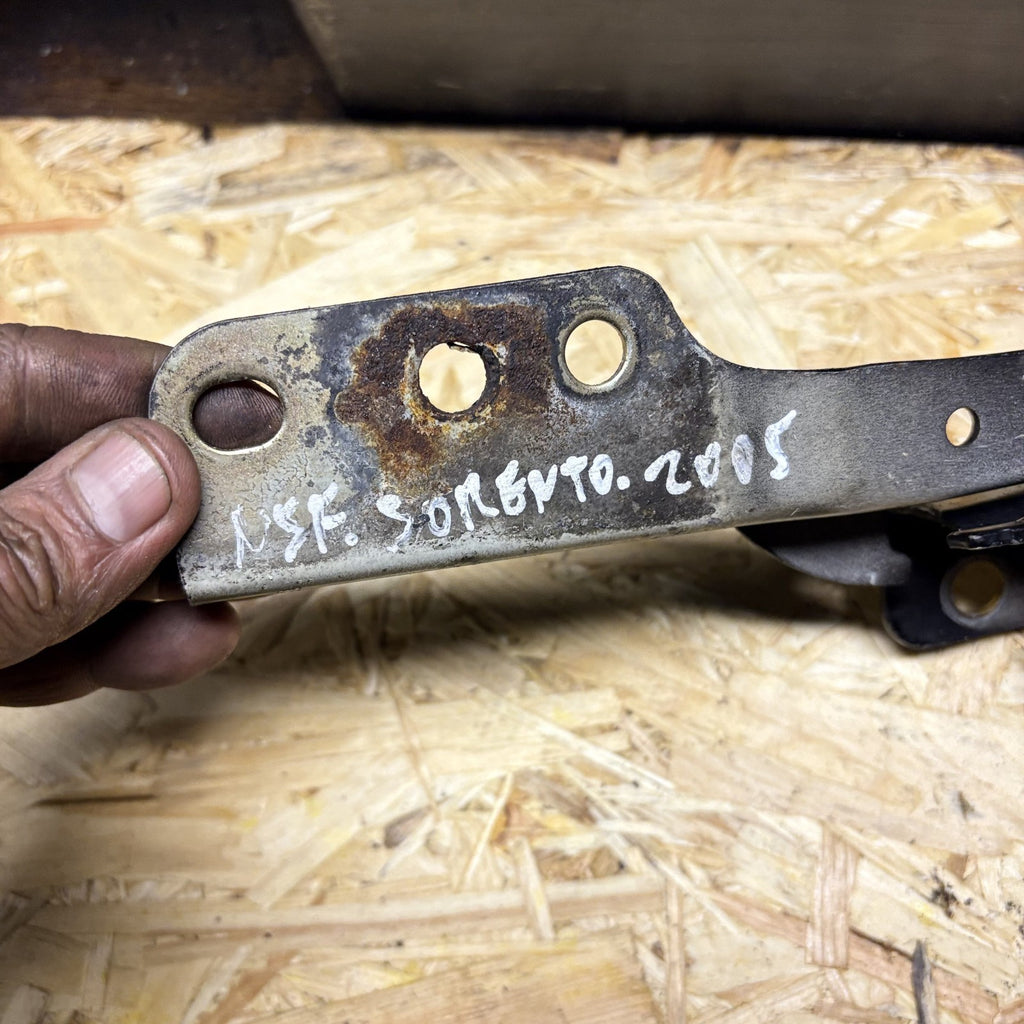 Kia Sorento JC 2005-2006 2.5 CRDi 5DR Left Nearside Bonnet Hood Hinge