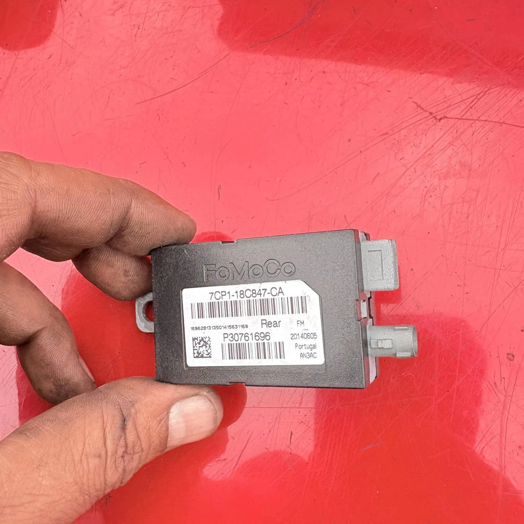 Ford Focus Mk3 2014 AM/FM Radio Antenna Booster Module 7CP1-18C847-CA P30761696