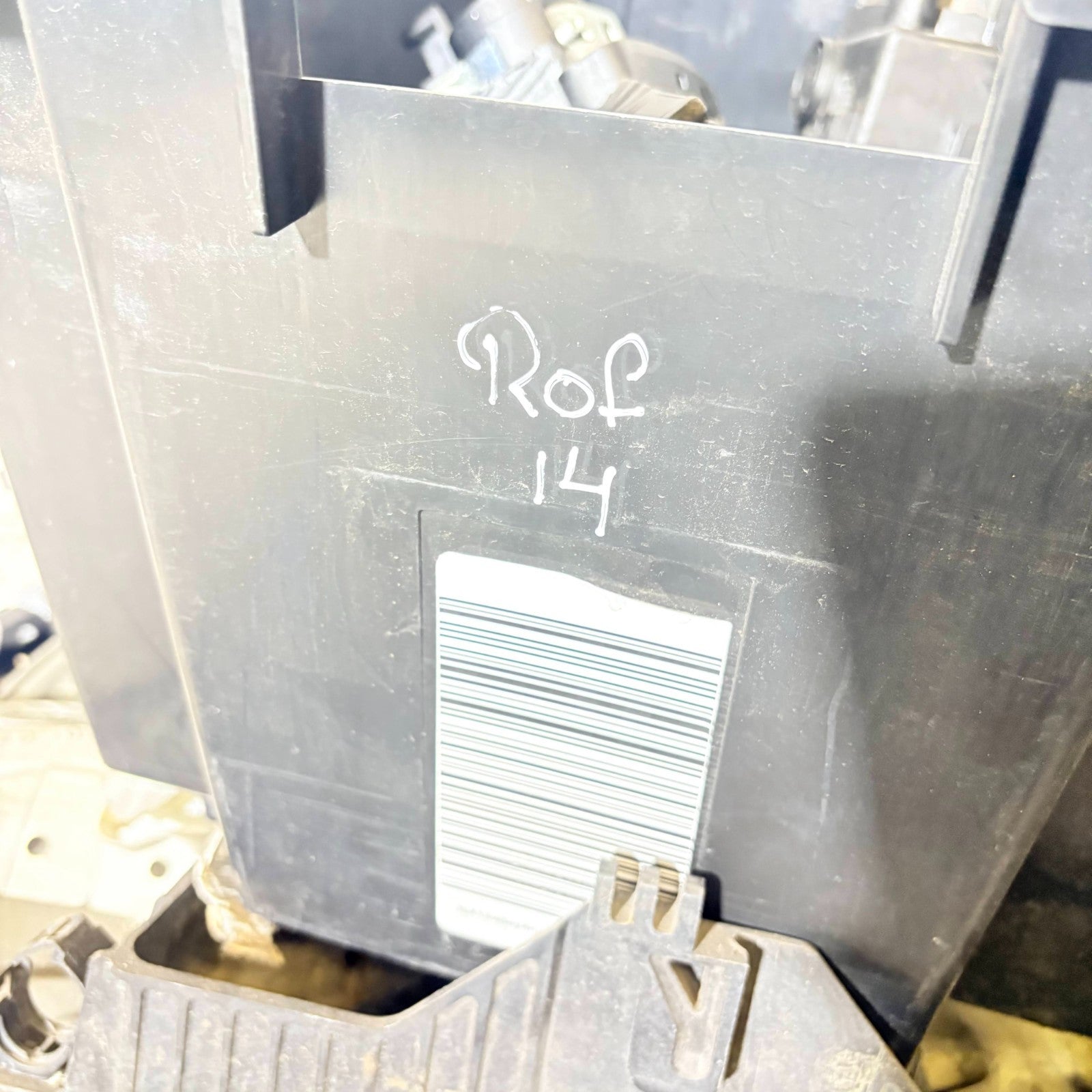 Skoda Superb 2009 Fuse Relay Box Mounting Bracket