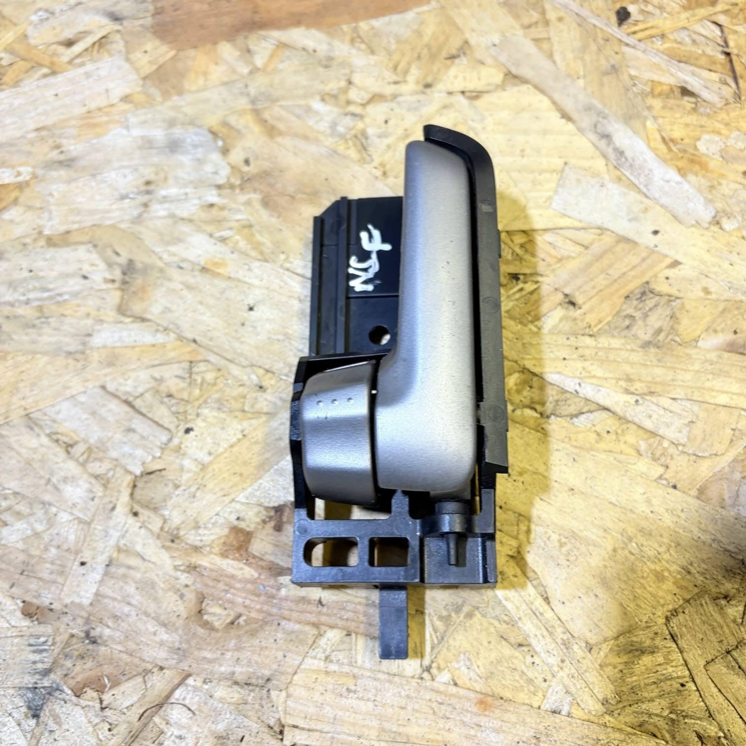 2010 SUZUKI ALTO SZ 5DR PASSENGER FRONT DOOR INNER HANDLE 83110-75J0