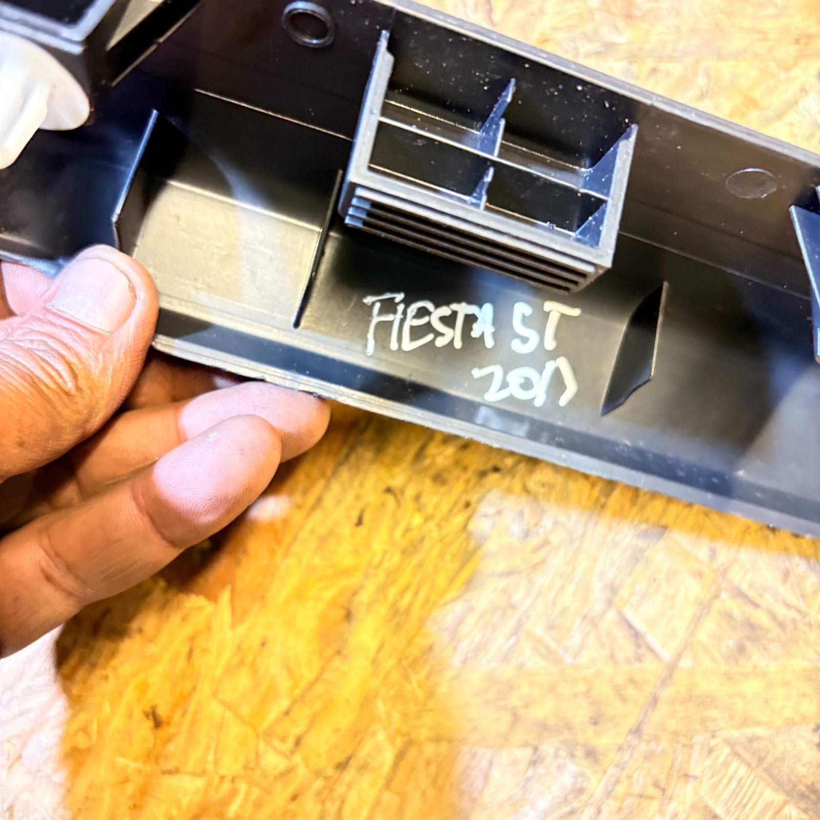 FORD FIESTA ST 2021OFFSIDE RIGHT FRONT SILL COVER TRIM PANEL 8A61A13200A