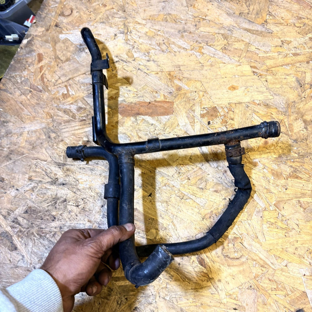 VW Golf MK5 Touran Caddy 1.9 TDI BXE Engine Metal Water Coolant Pipe 038121065CS