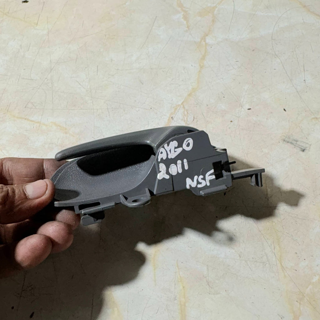 Interior Inside Door Handle Passenger Front Toyota Aygo 2011