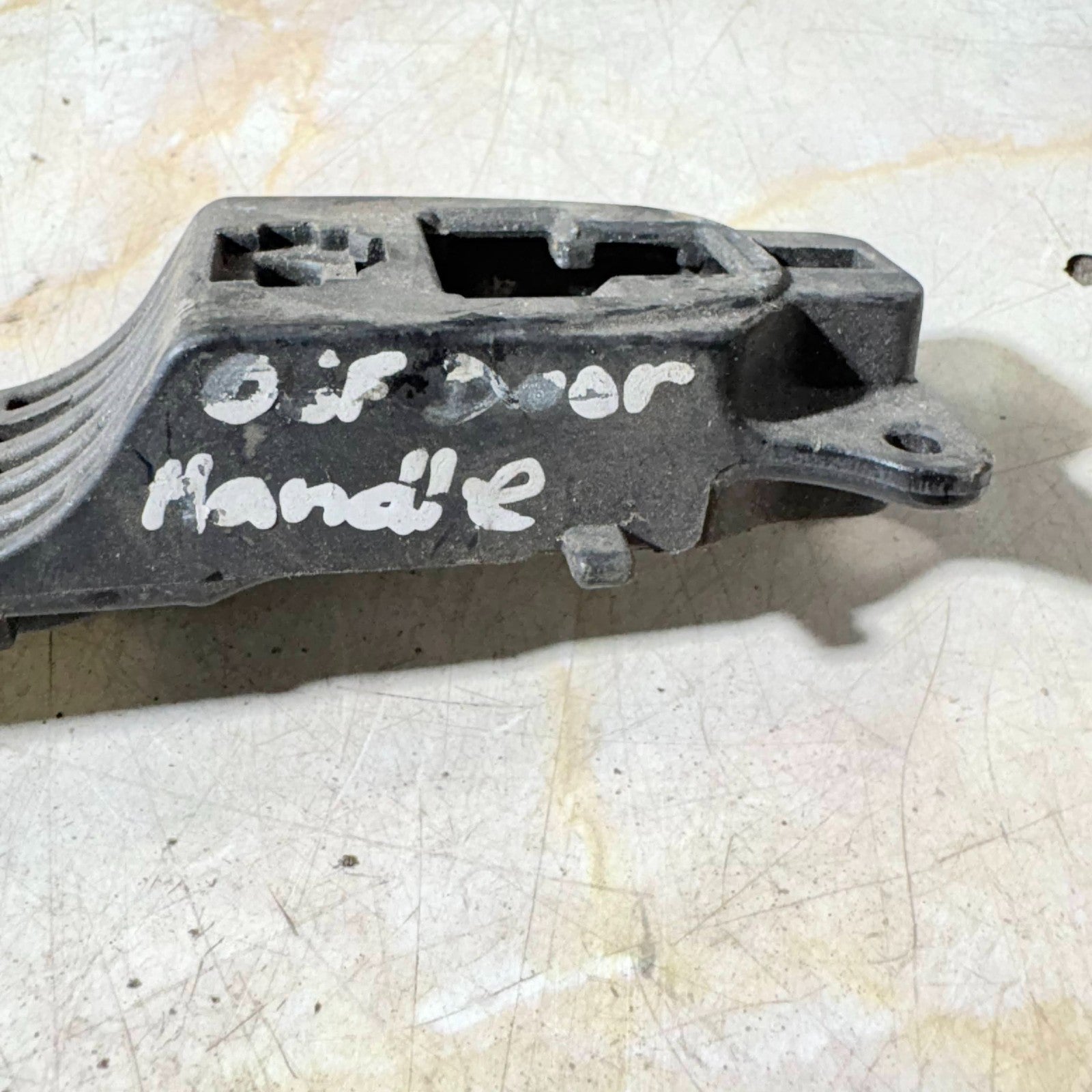 TOYOTA PRIUS XW20 2004-2009 DOOR HANDLE BRACKET DRIVER SIDE FRONT
