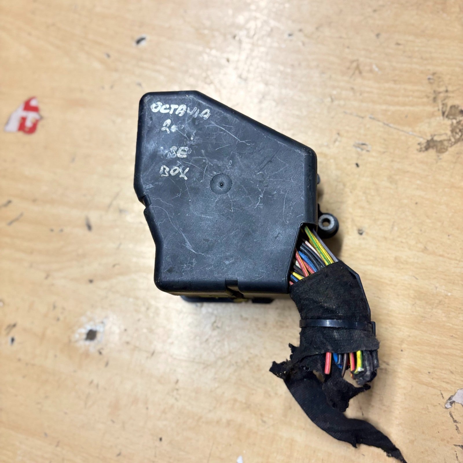 Skoda Octavia Mk2 1Z 2004-2013 RHD Under Dash Fuse Box Interior Fuse Panel