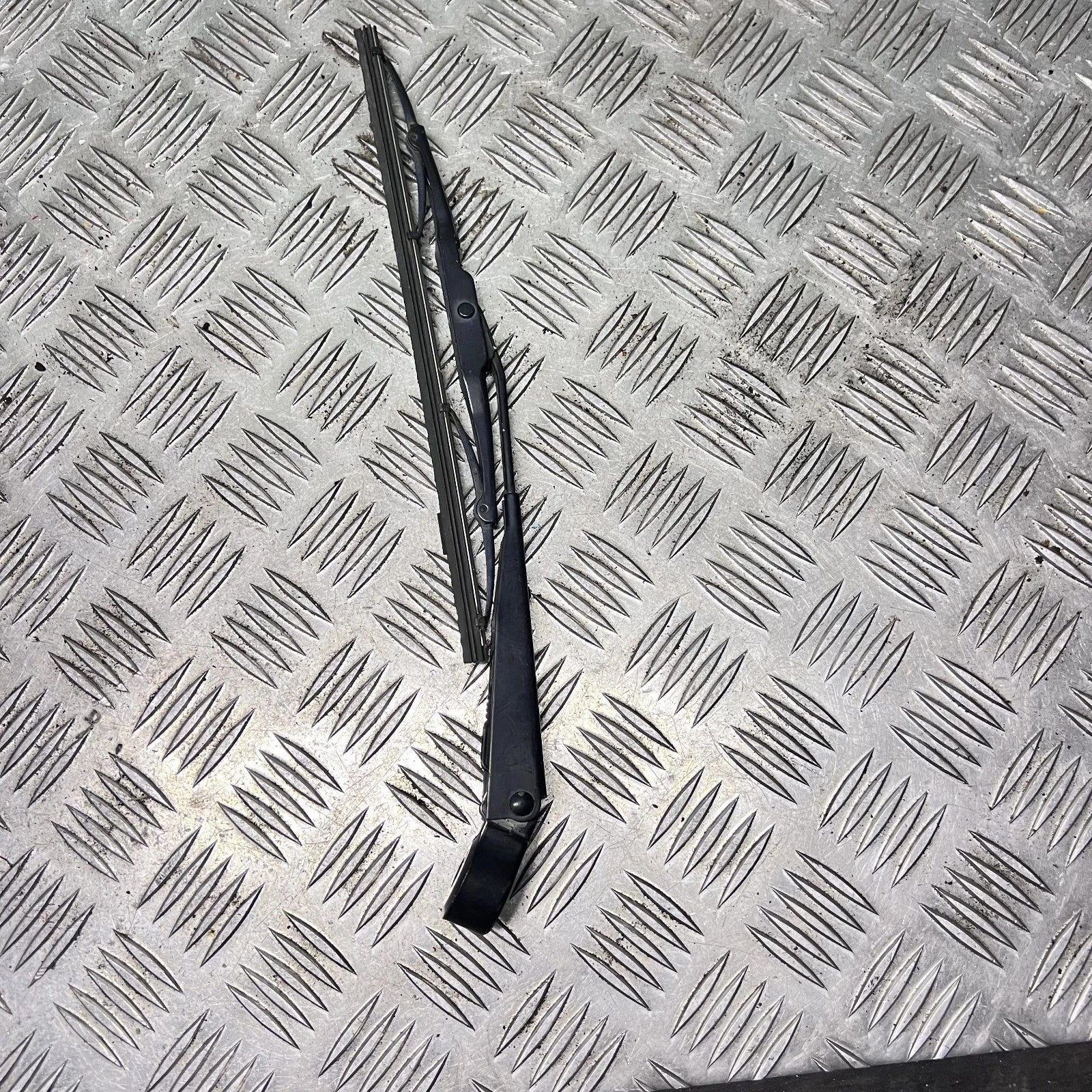 Dodge 2008 rear wiper arm 05303787AD