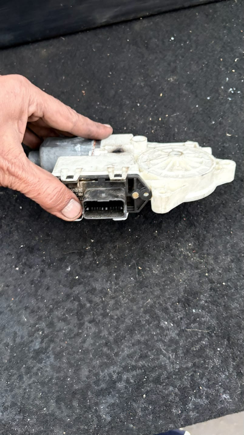D3447 CITROEN WINDOW MOTOR 0130822239