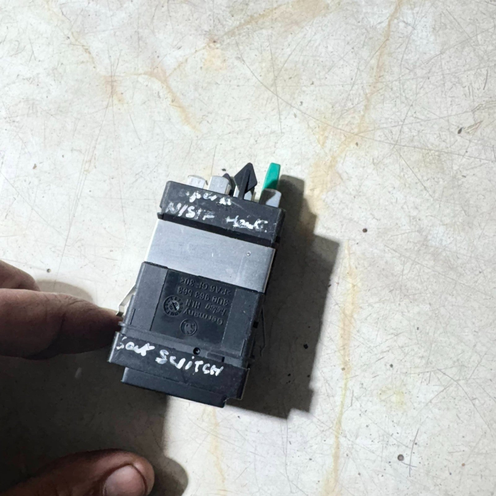 Skoda Superb Mk1 2001-2008 Front Left Heated Seat Switch 3U0963583