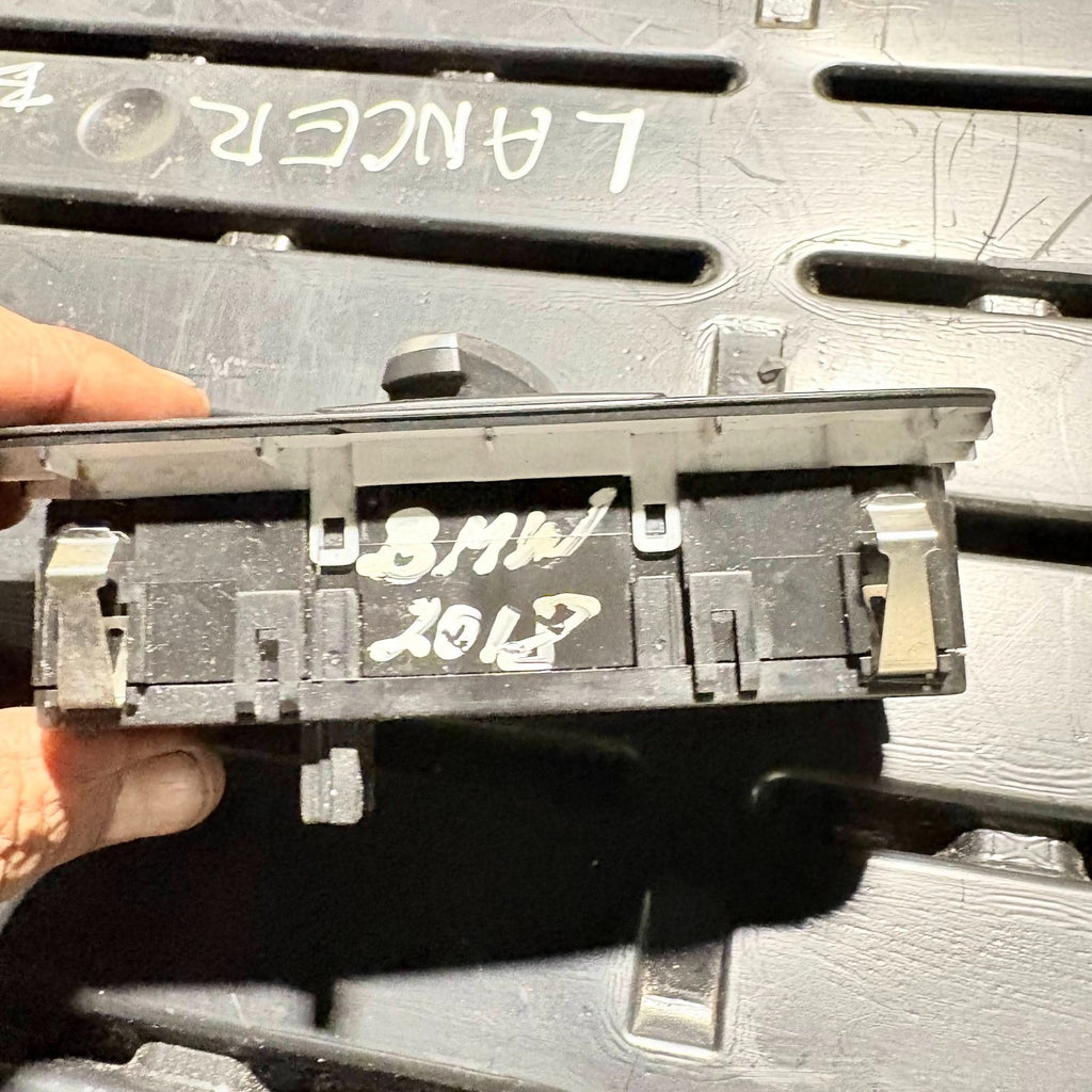 2018 BMW 1 SERIES HEADLIGHT SWITCH 6847526