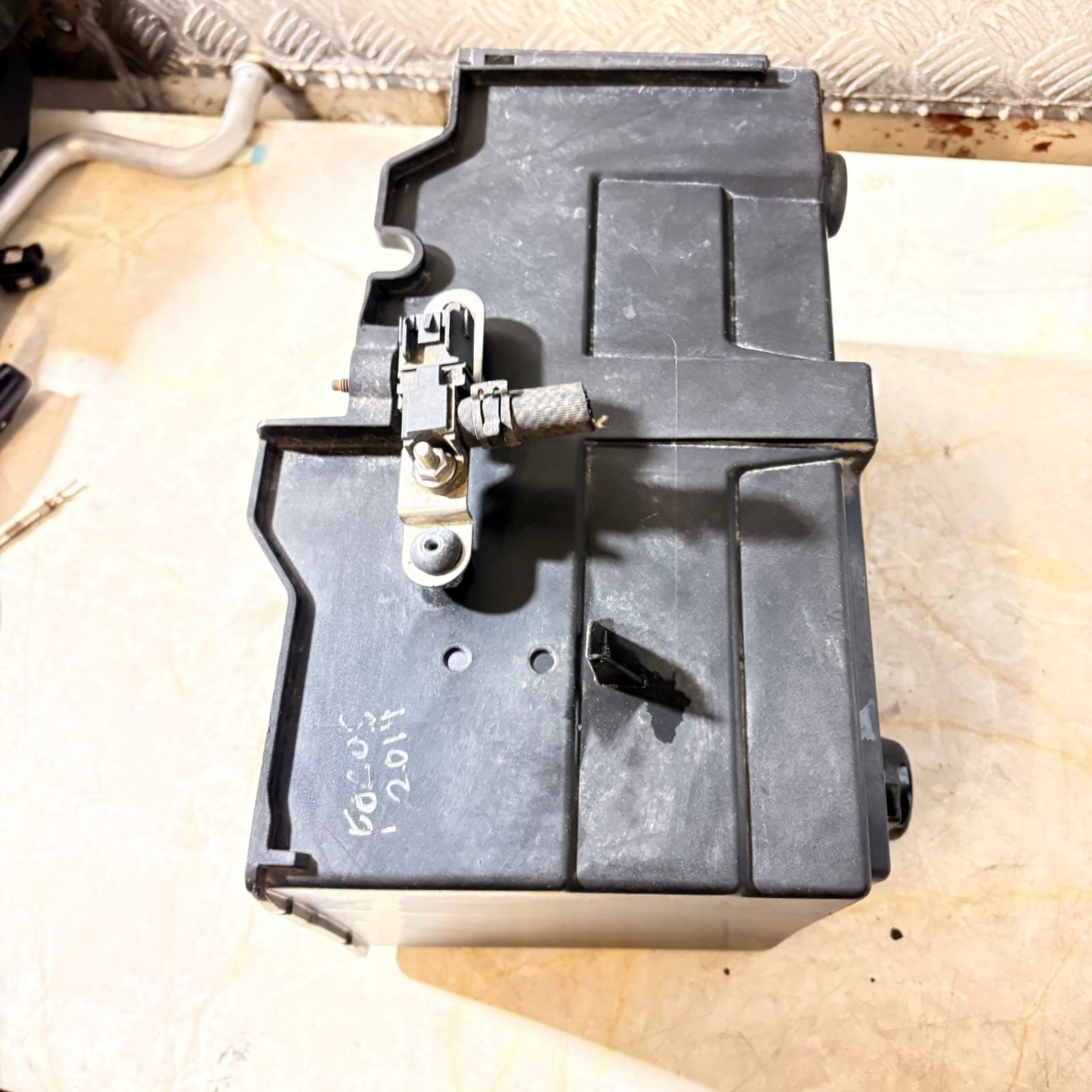 FORD KUGA 2014 BATTERY TRAY (2.0l 16v TDCI DIESEL T7MA) AM51-10723-AD P1524