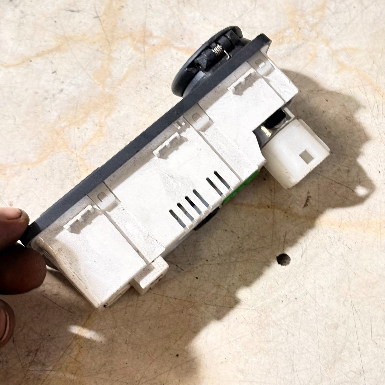 JAGUAR XE X760 AUX JACK USB PORT 12V POWER OUTLET SOCKET FK72-19C166-BD 2016