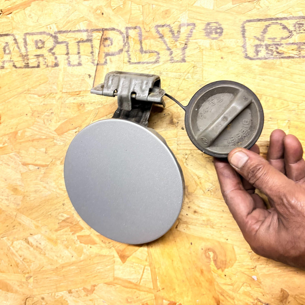 Toyota Yaris Fuel Filler Flap/Lid Cover Cap Silver Mk1 1999-2006A