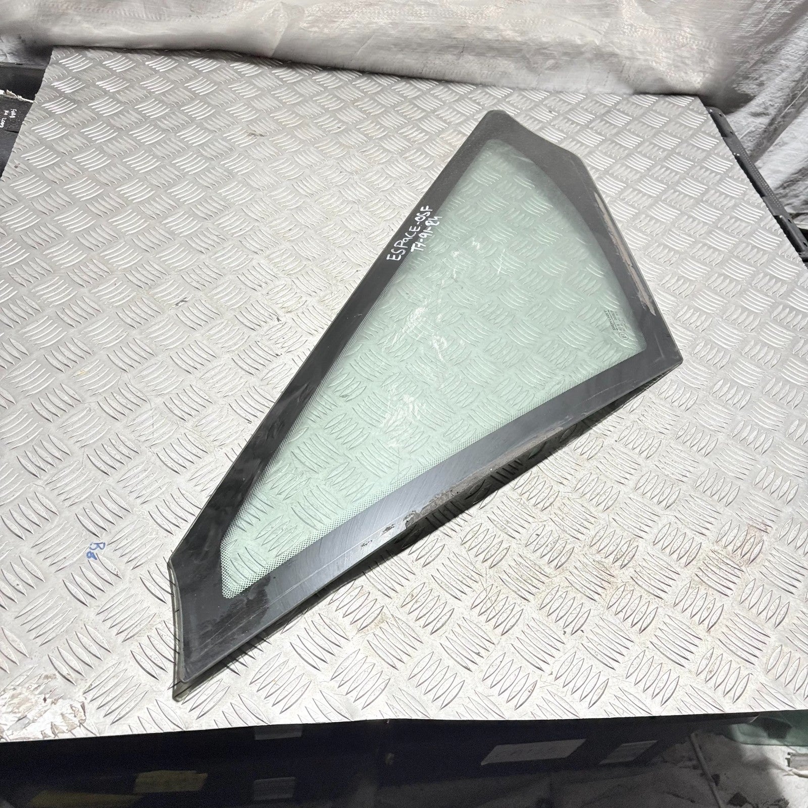 Renault Espace Mk4 02-06 RH right front Quarter Window Windscreen side glass