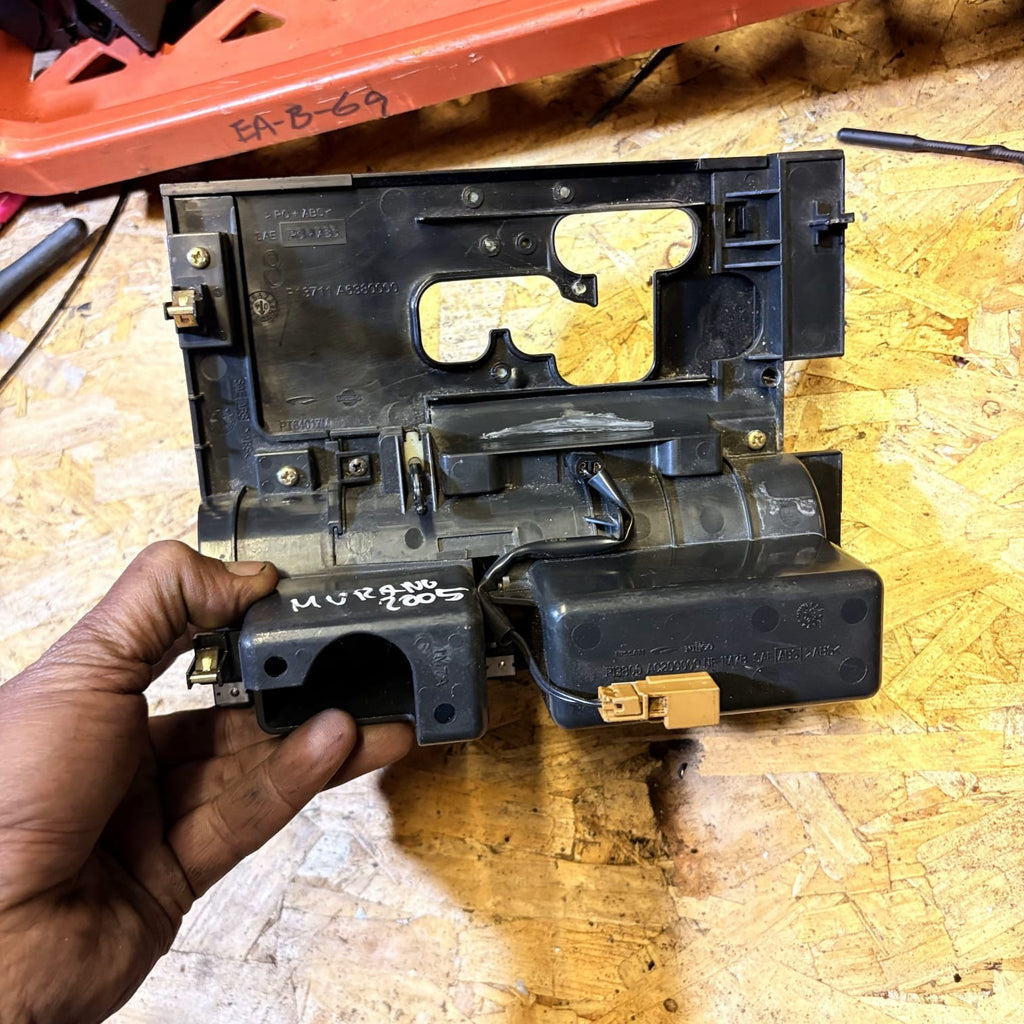 2005NISSAN MURANO GEAR SELECTOR SURROUND TRIM PANEL AUTOMATIC MK1 Z50 P13711