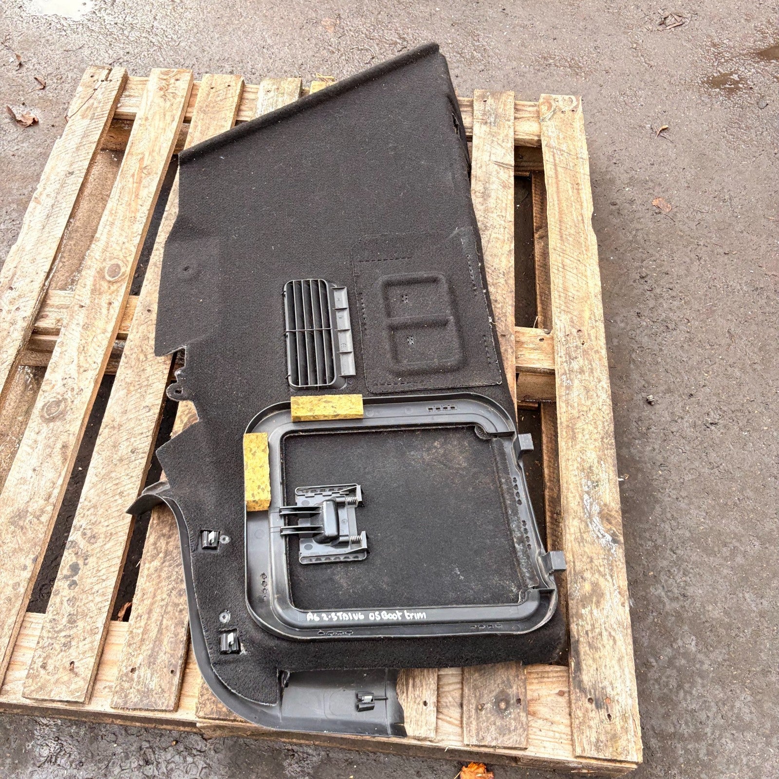 Audi A6 C6 4F 2005-2011 Rear Boot Side Trim Panel Access Hatch Vent