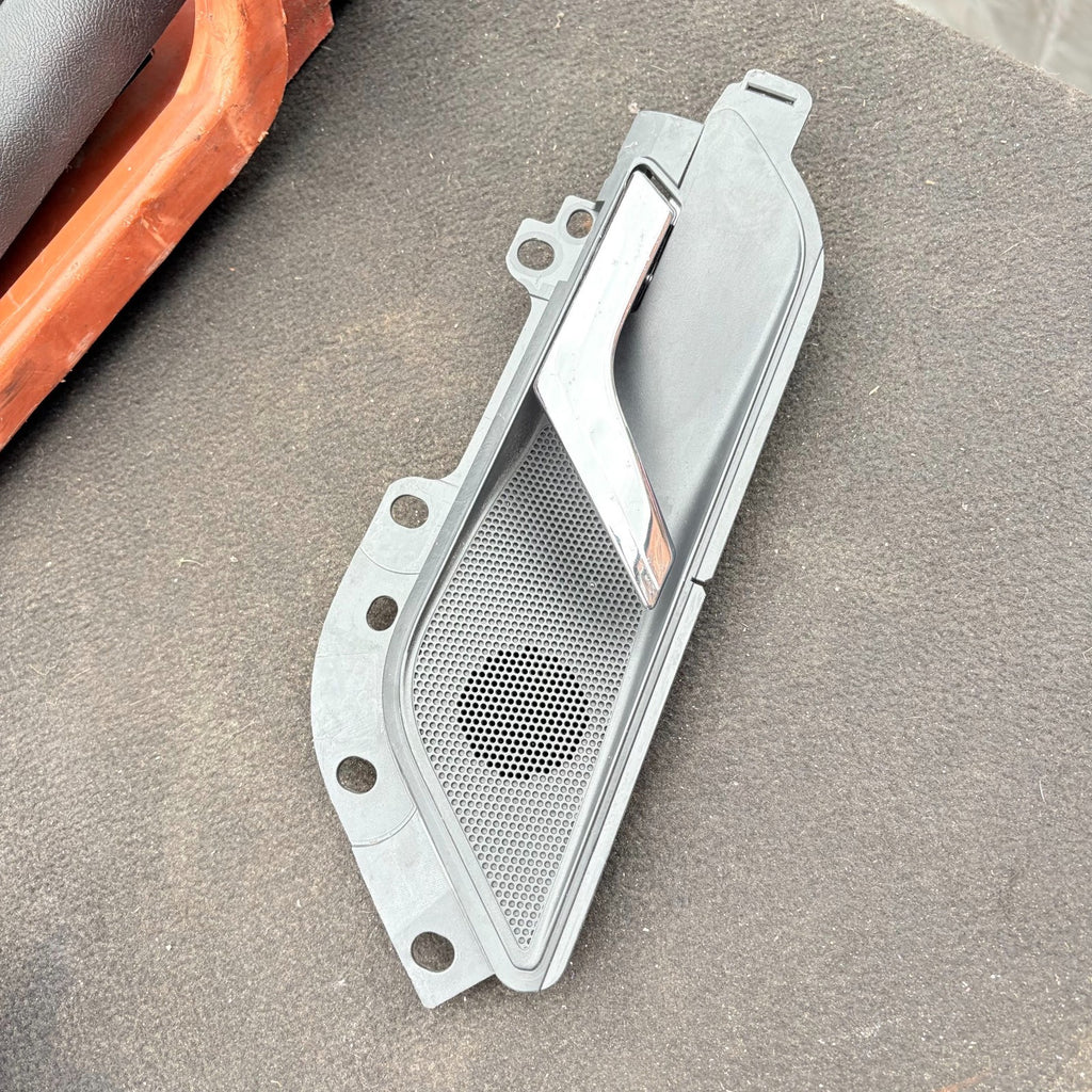 Skoda Rapid Front Left Inner Door Handle With Speaker 5JB867011A
