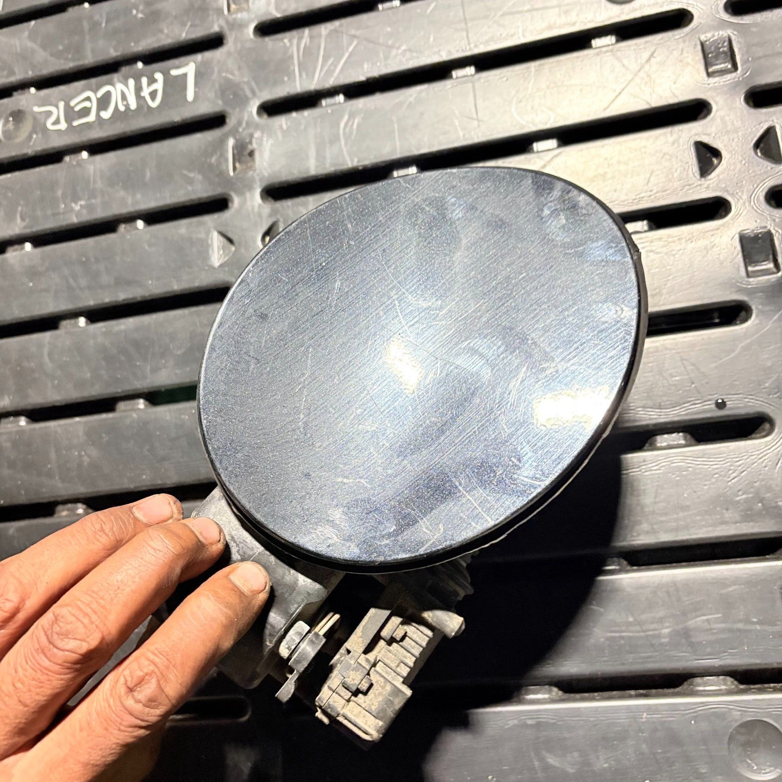 RANGE ROVER 2011 FUEL FLAP GREY BJ32-27936-A/B
