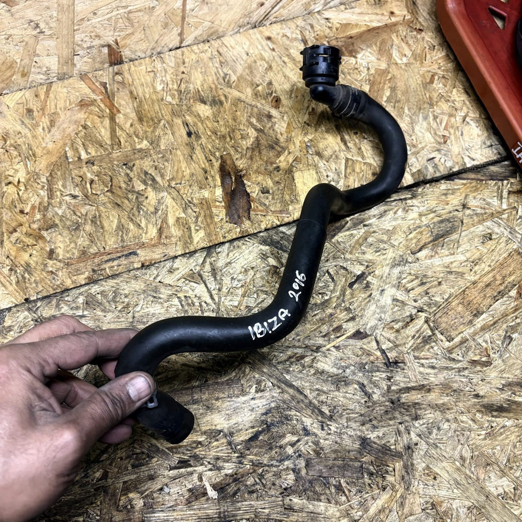 Land Rover Discovery 5 L462 3.0 TD6 Coolant Hose Pipe LR062097 FPLA-8K576