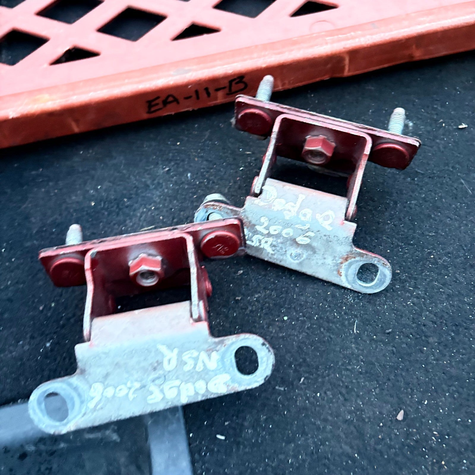 DODGE CALIBER DOOR HINGES PAIR RIGHT/LEFT REAR (2006-2013)