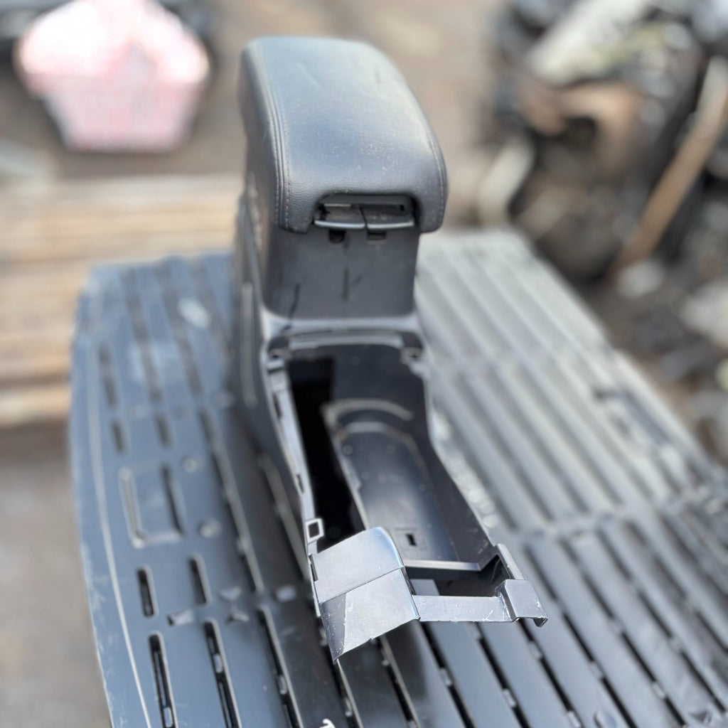 Mitsubishi Outlander MK2 CW 2007-2012 Centre Console Armrest 8011A083/4-1