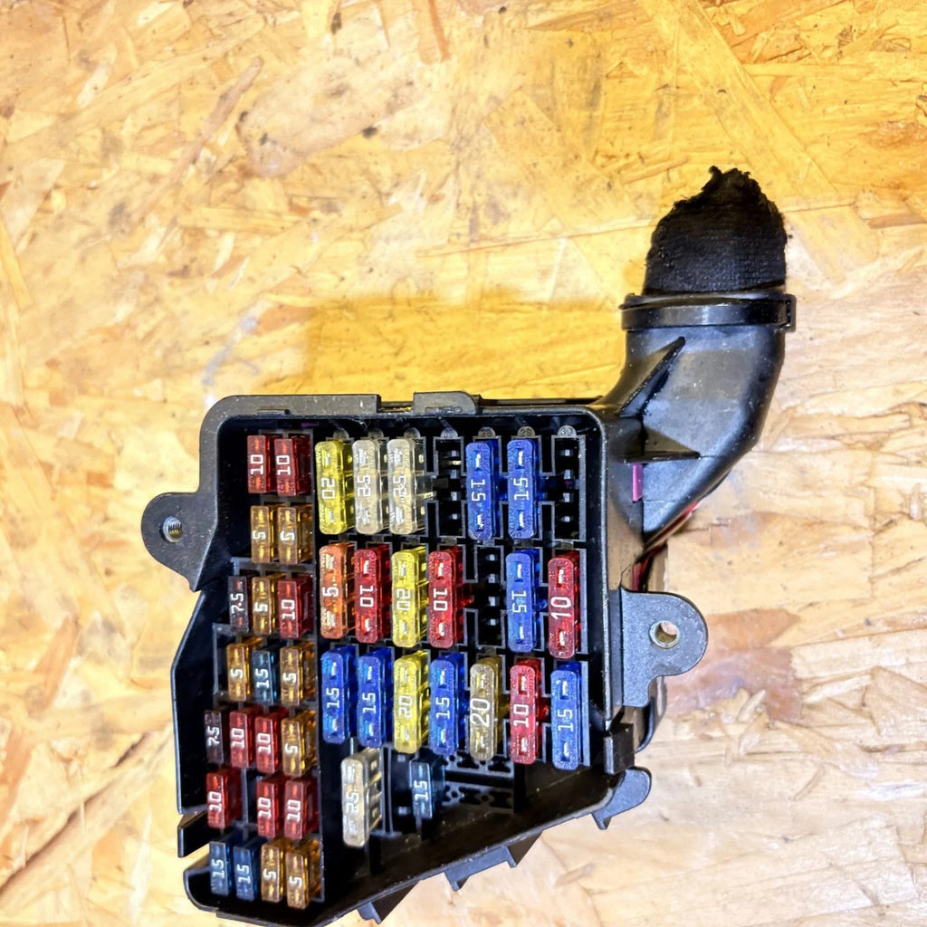 AUDI A8 D3 3.0 TDI DIESEL FUSE RELAY BOX 8D1941824 30680111 2000
