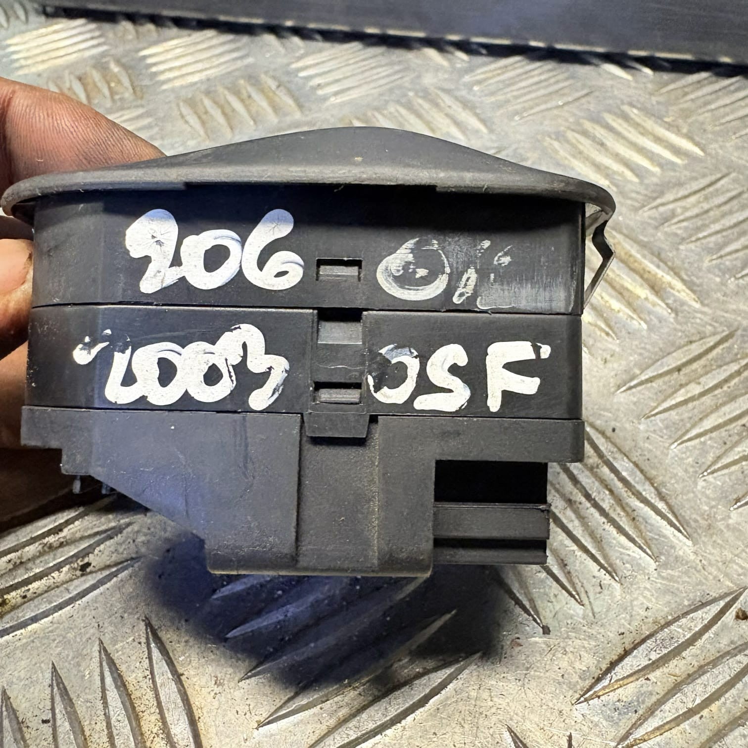 Peugeot 206 Mk1 2000–2006 Window Control Panel 441069 E-Music