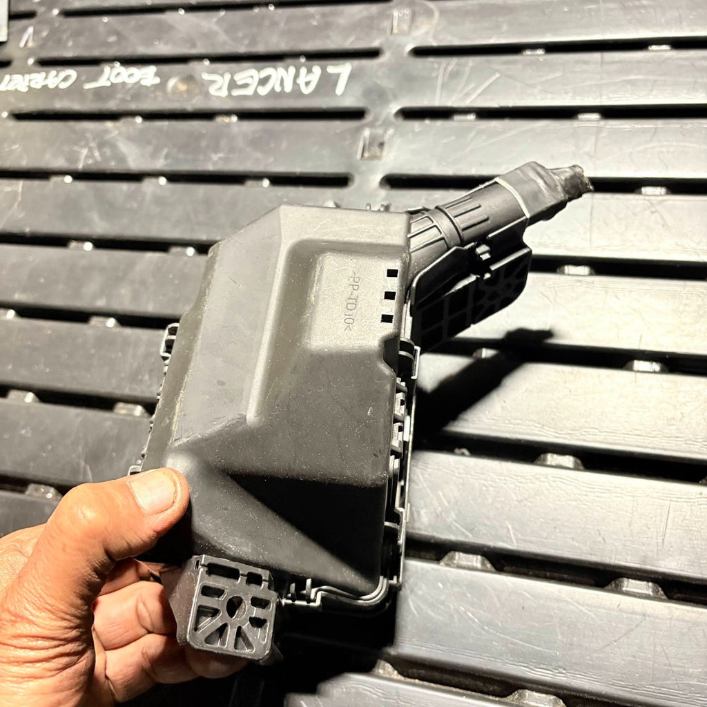 Toyota Yaris 2013 Mk3 Engine Bay Under Bonnet Fuse Box Relay Box Junction Box