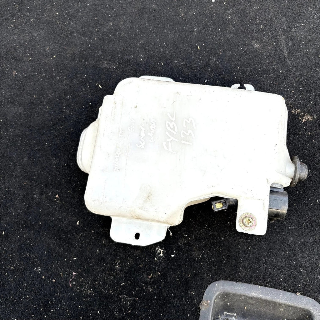 Mitsubishi Shogun MK4 Rear Washer Bottle Tank Reservoir 2000-2009 060351507