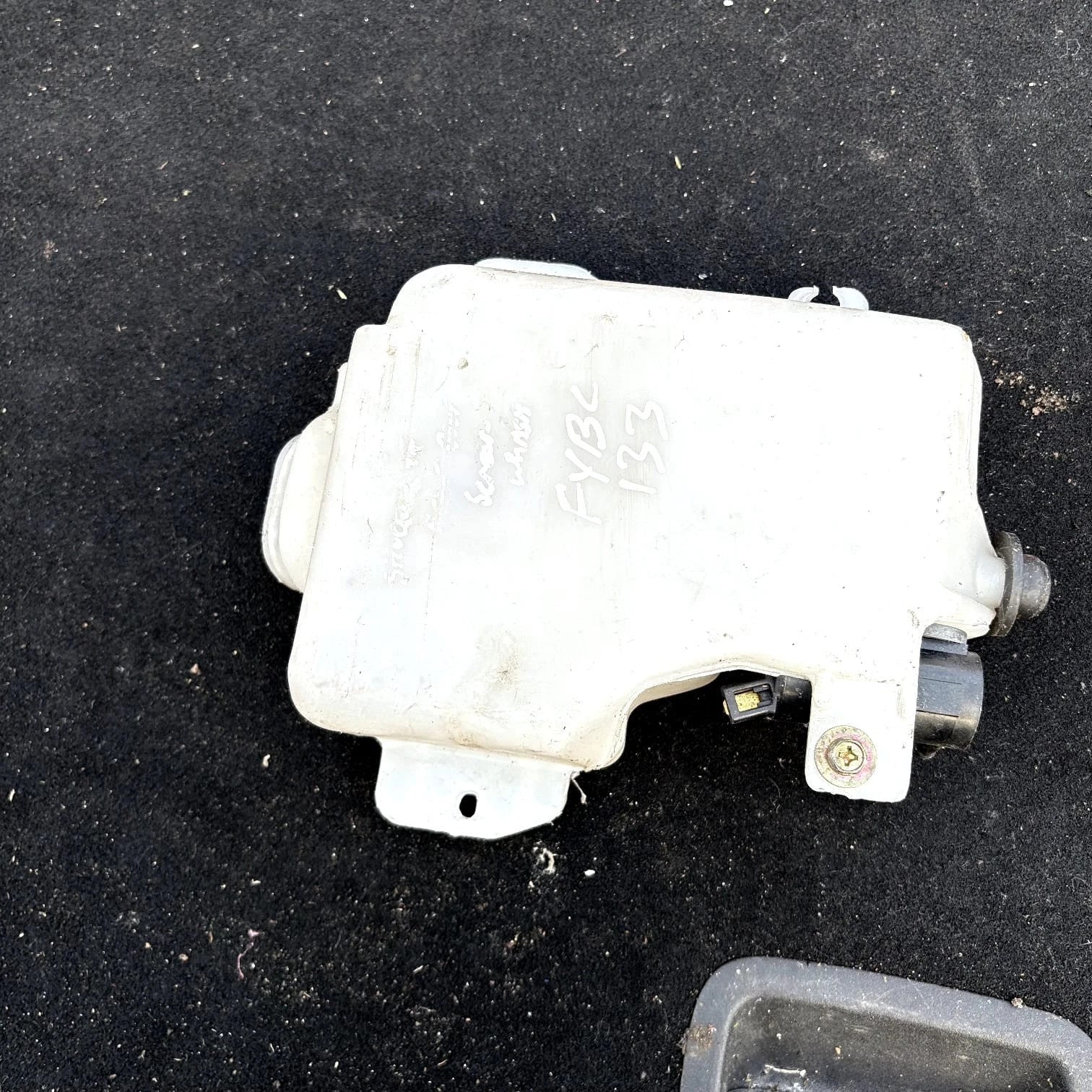 Mitsubishi Shogun MK4 Rear Washer Bottle Tank Reservoir 2000-2009 060351507