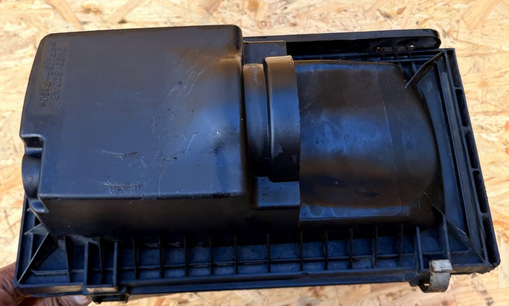 DODGE NEON STRATUS 2000-2005 AIR FILTER BOX INTAKE HOUSING 04891820AB