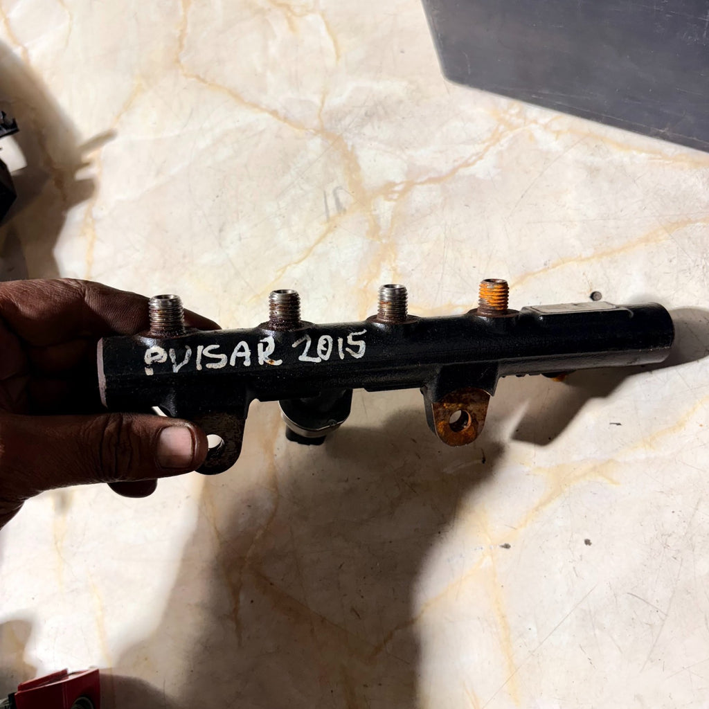 NISSAN PULSAR 2011-18 FUEL INJECTOR RAIL 175210651R