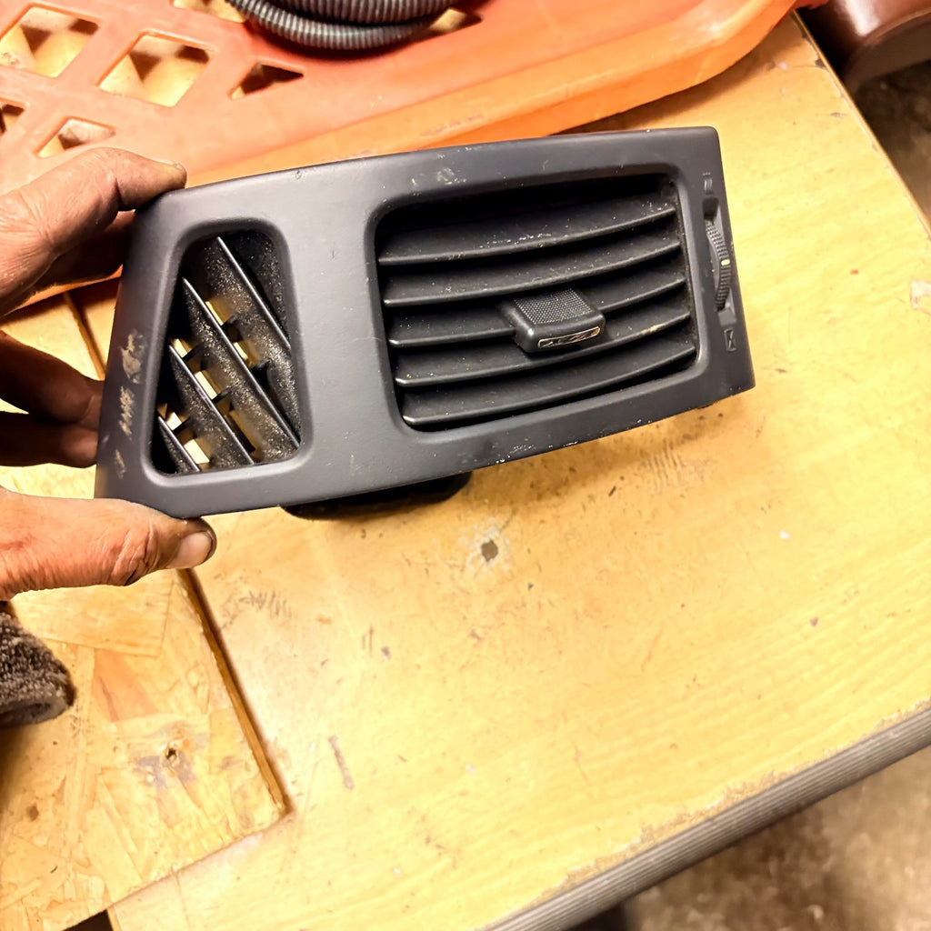 Hyundai i30 FD MK1 2007-2012 Dashboard Air Vent RH Driver Side 97490-2R000