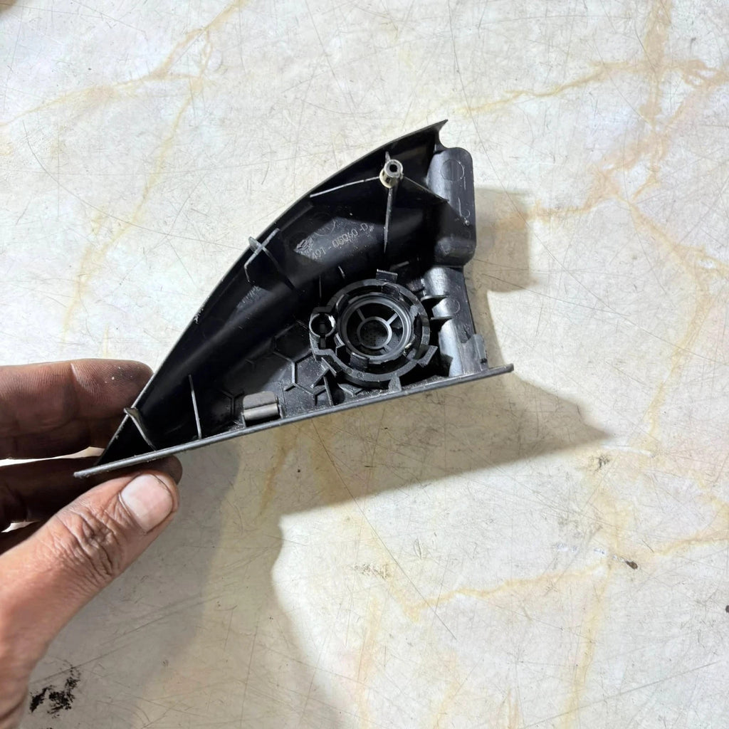 TOYOTA AVENSIS Driver Front SPEAKER TWEETER 67491-05060D with SURROUND TRIM 2004