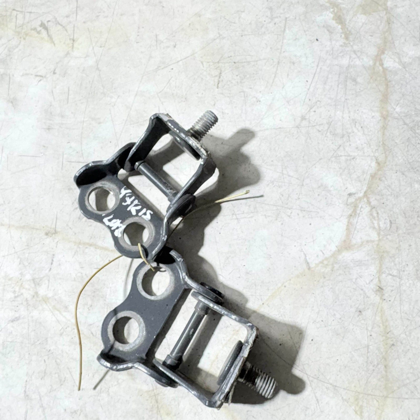 TOYOTA YARIS XP90 3/5DR 2005-2011 REAR BOOT TAILGATE HINGES PAIR 68801-52010