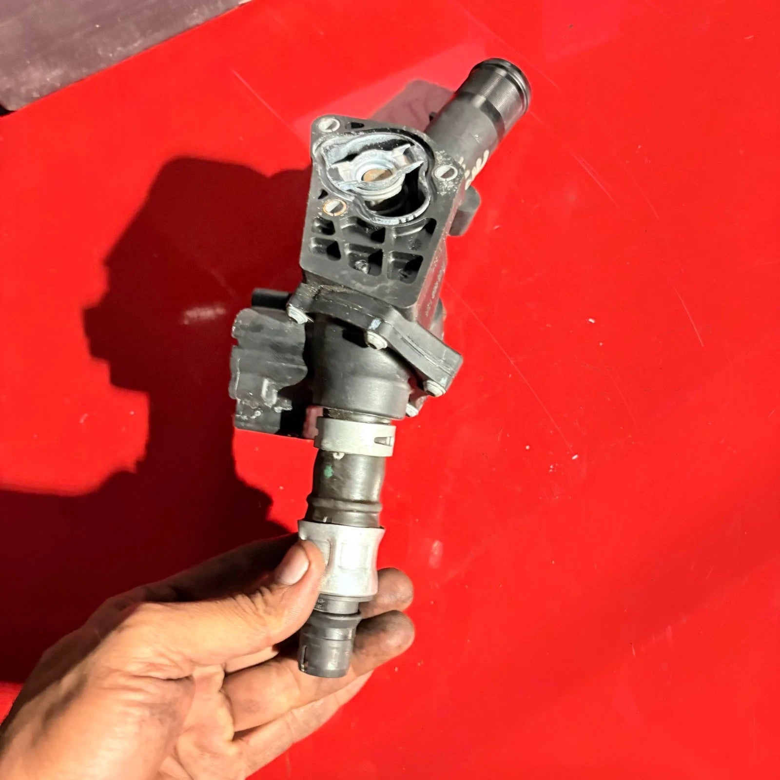 Nissan Juke 2014 thermostat housing 110609813R