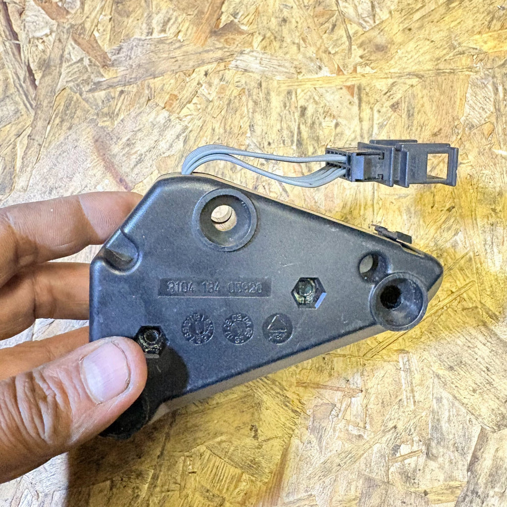 2003-2009 VOLKSWAGEN GOLF AMPLIFIER (RIGHT FRONT) 1K0.035.463.D