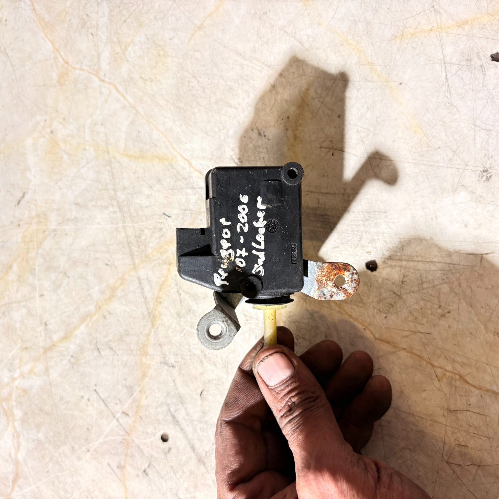 Peugeot 107 5-Door Rear Trunk Lid Actuator Motor 2005-2014