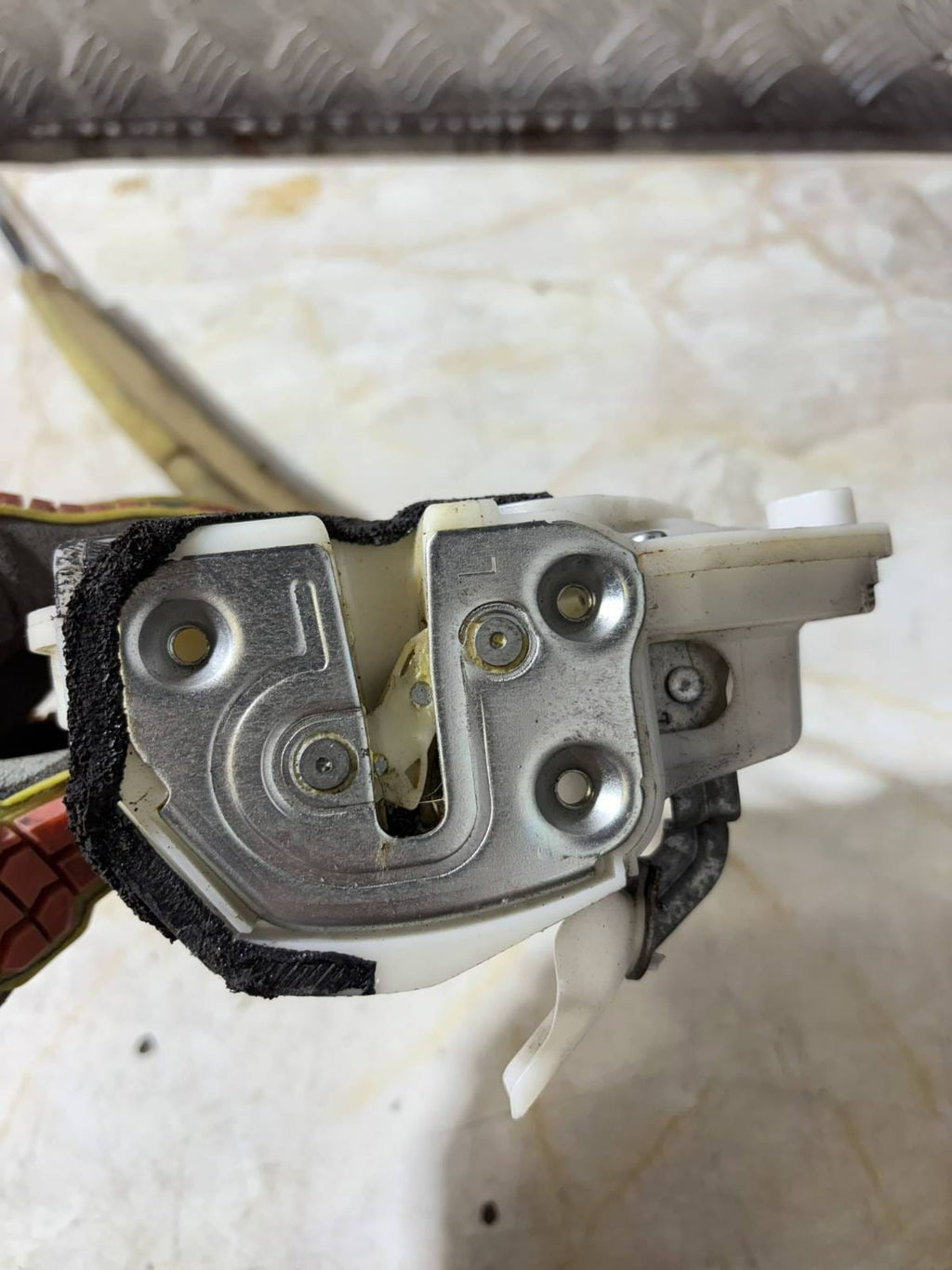 MAZDA 2 SPORT DE MK2 FRONT DOOR LOCK LATCH PASSENGER SIDE LEFT 2011