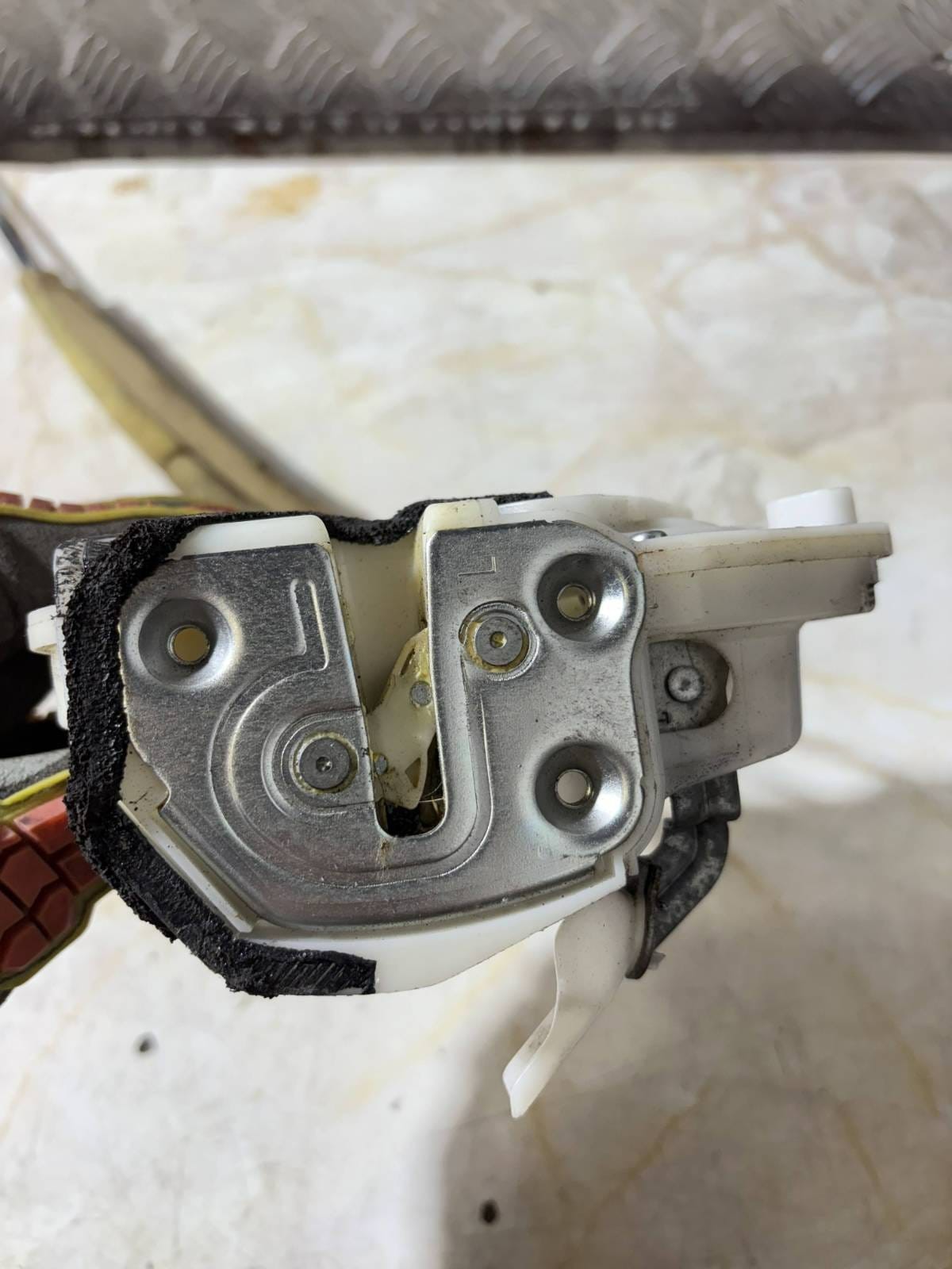MAZDA 2 SPORT DE MK2 FRONT DOOR LOCK LATCH PASSENGER SIDE LEFT 2011