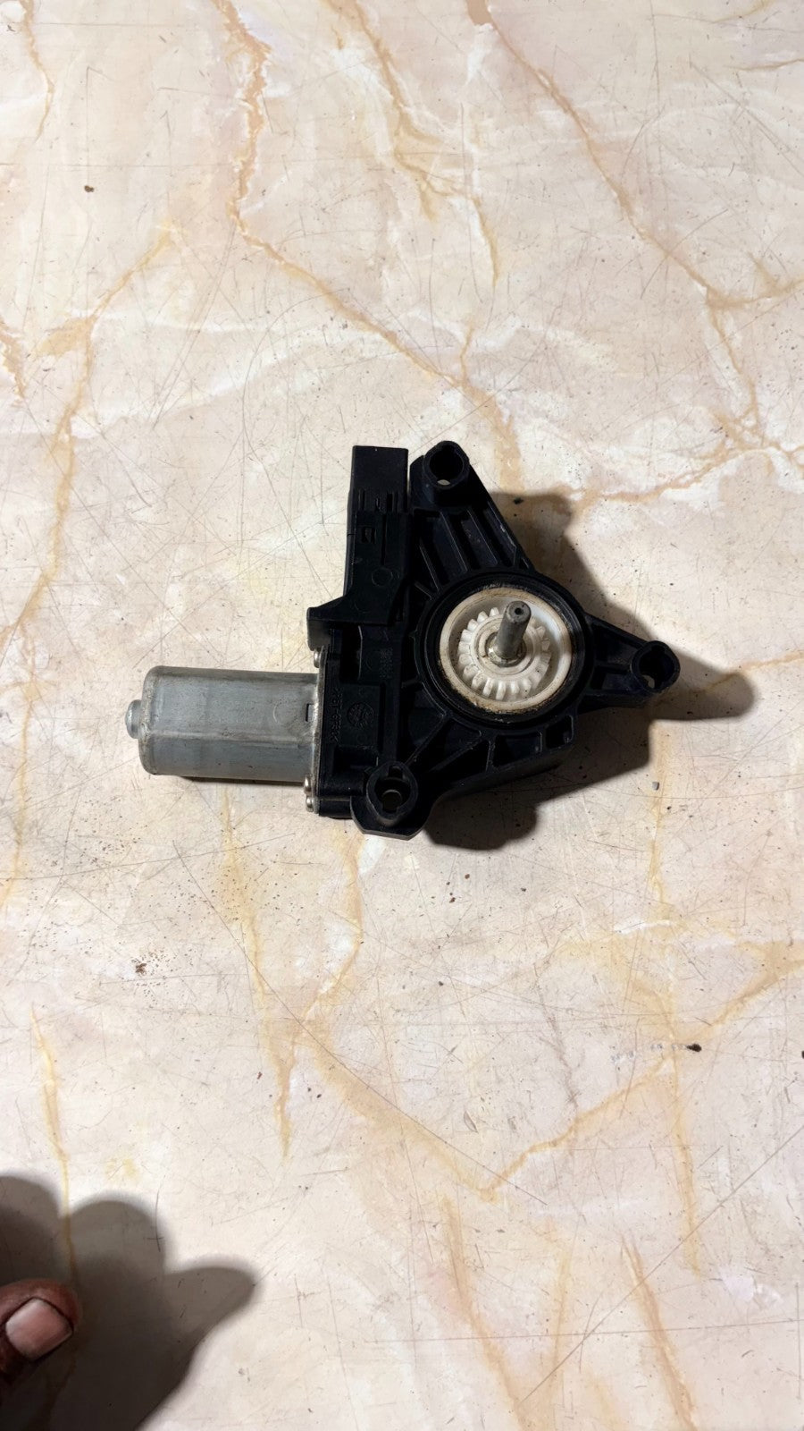 VOLVO V40 WINDOW REGULATOR MOTOR REAR RIGHT DRIVER SIDE 2017 A2469063200